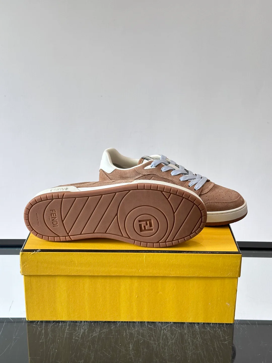 Кроссовки Женские Fendi 18872101