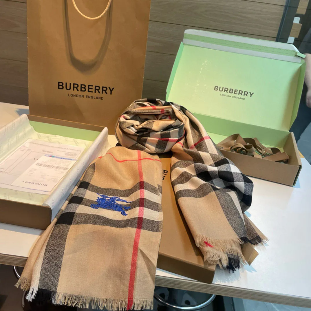 Шарфы Burberry 4470