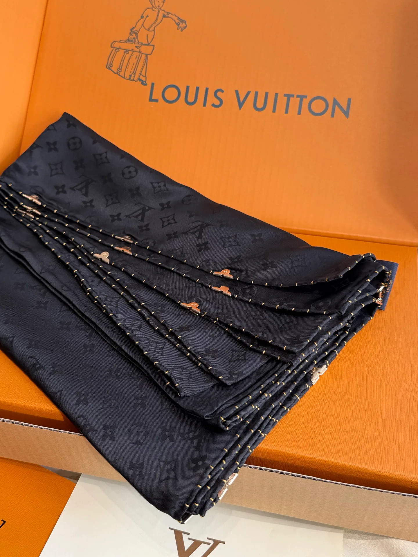 Платки Louis Vuitton 18401186
