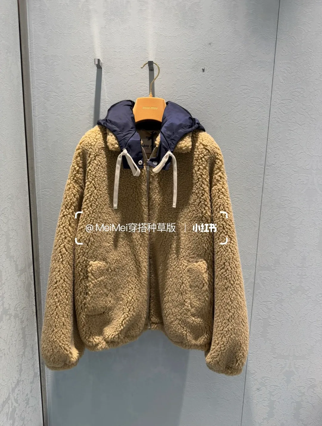 Куртки И Пуховики Женские Miu Miu 18846597