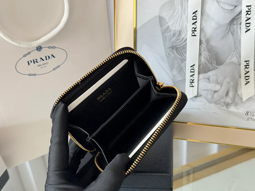 Клатчи Женские Prada 17999935