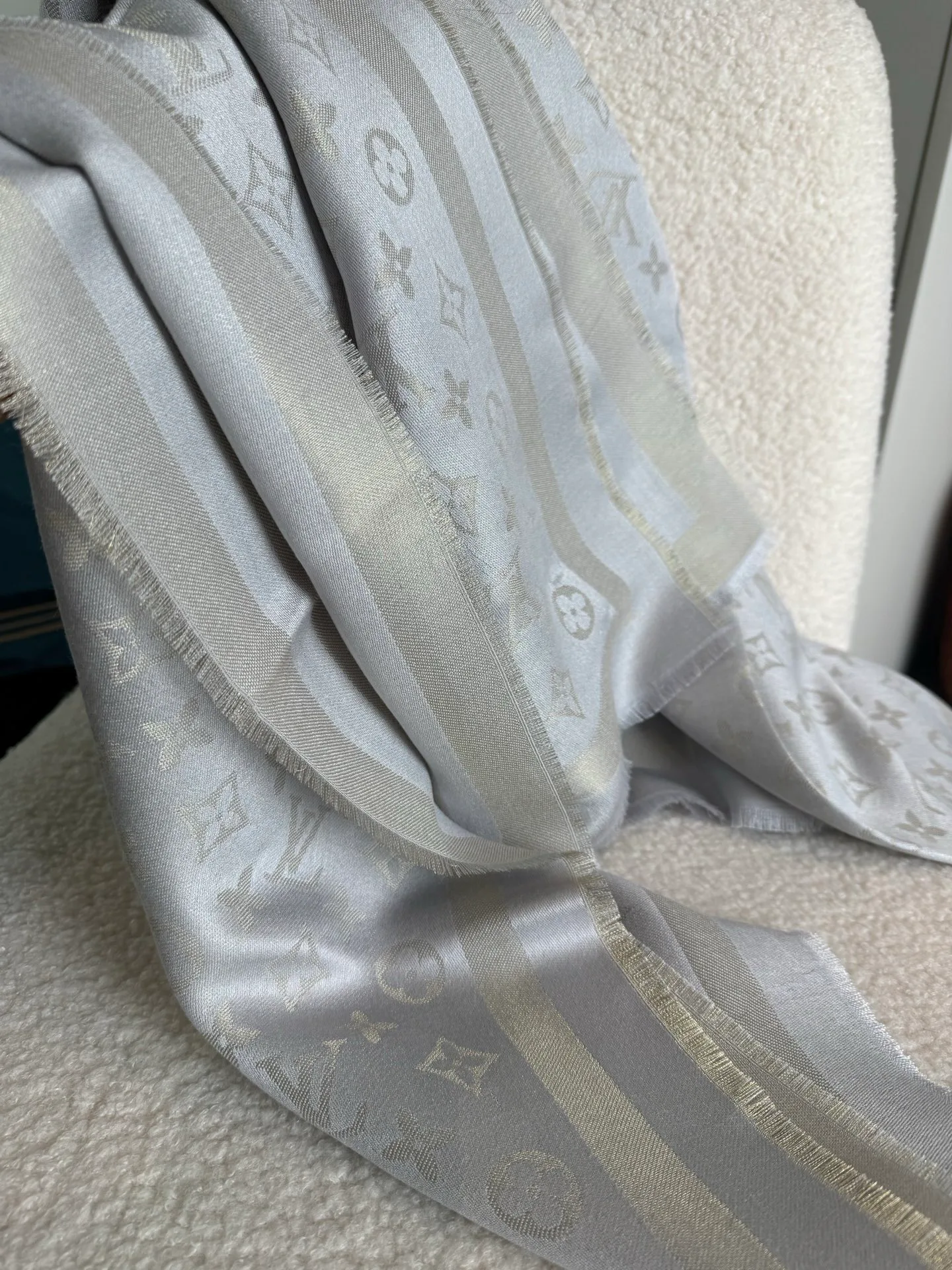 Шарфы Louis Vuitton 17448576
