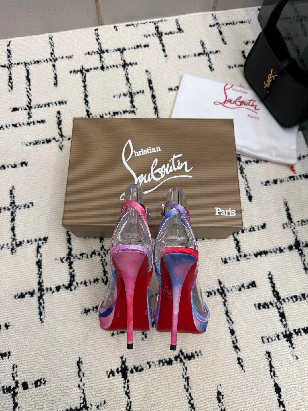 Босоножки Женские Christian Louboutin 17234909
