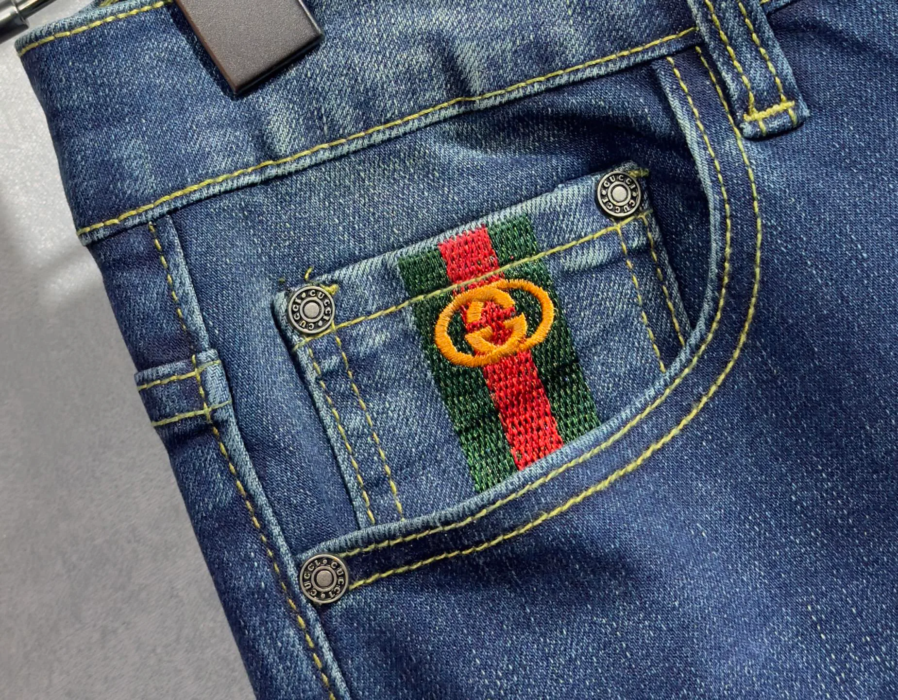 Джинсы Мужские Gucci 18098364