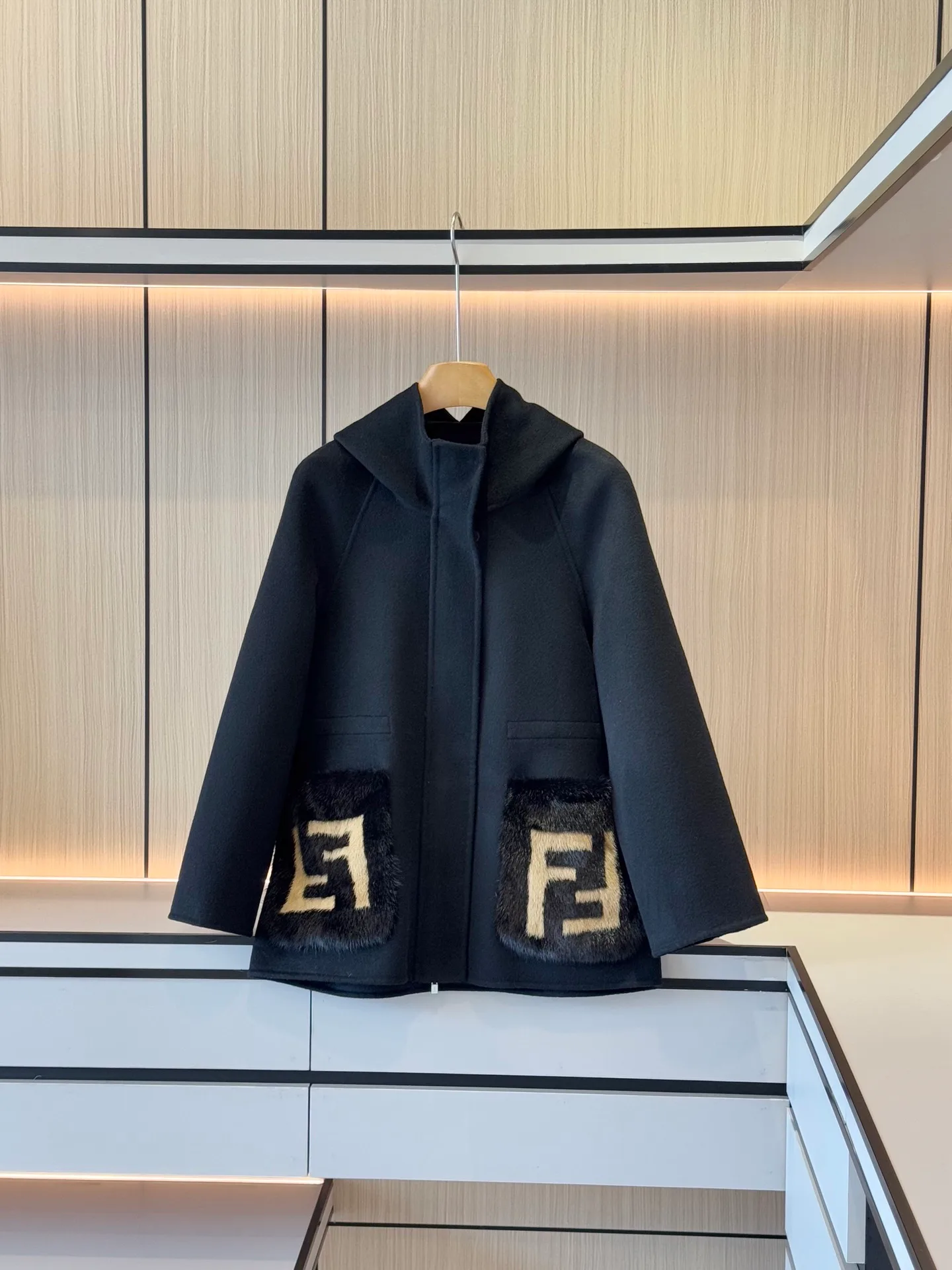 Пальто Женские Fendi 19180619