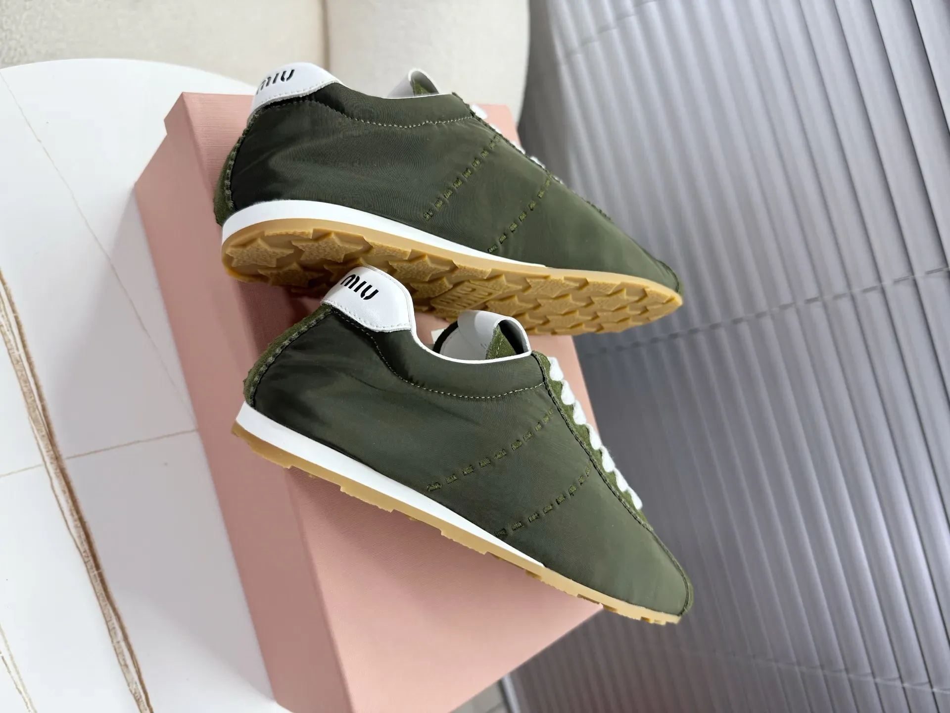 Кроссовки Женские Miu Miu 3742530