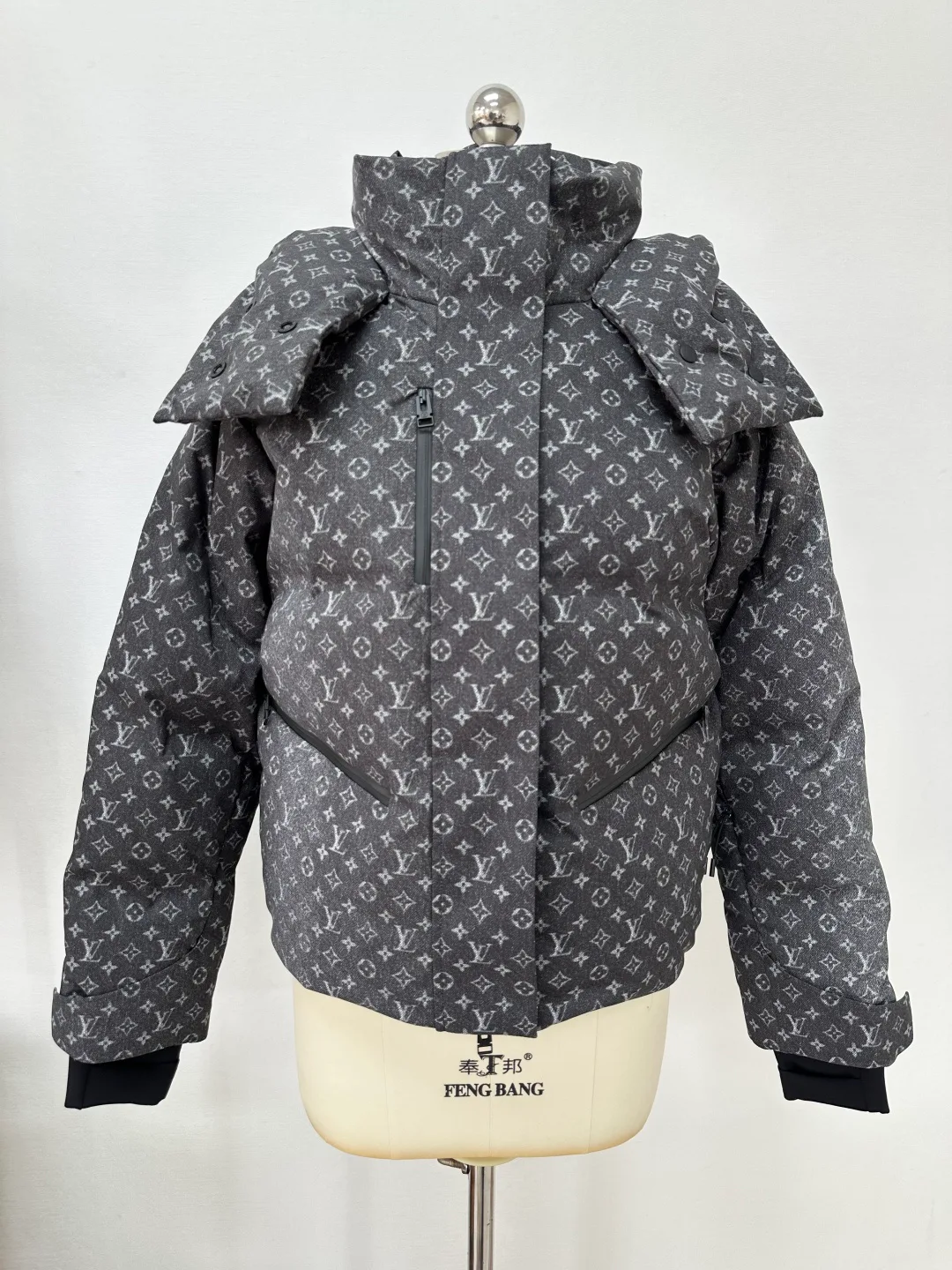 Куртки И Пуховики Женские Louis Vuitton 1252795