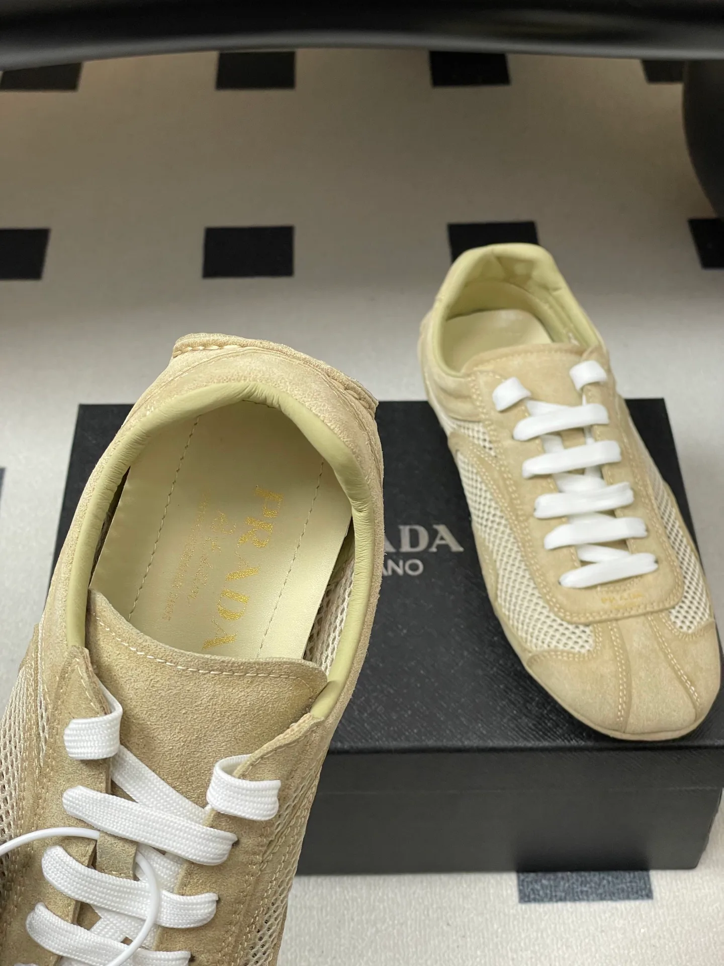 Кроссовки Женские Prada 12810924