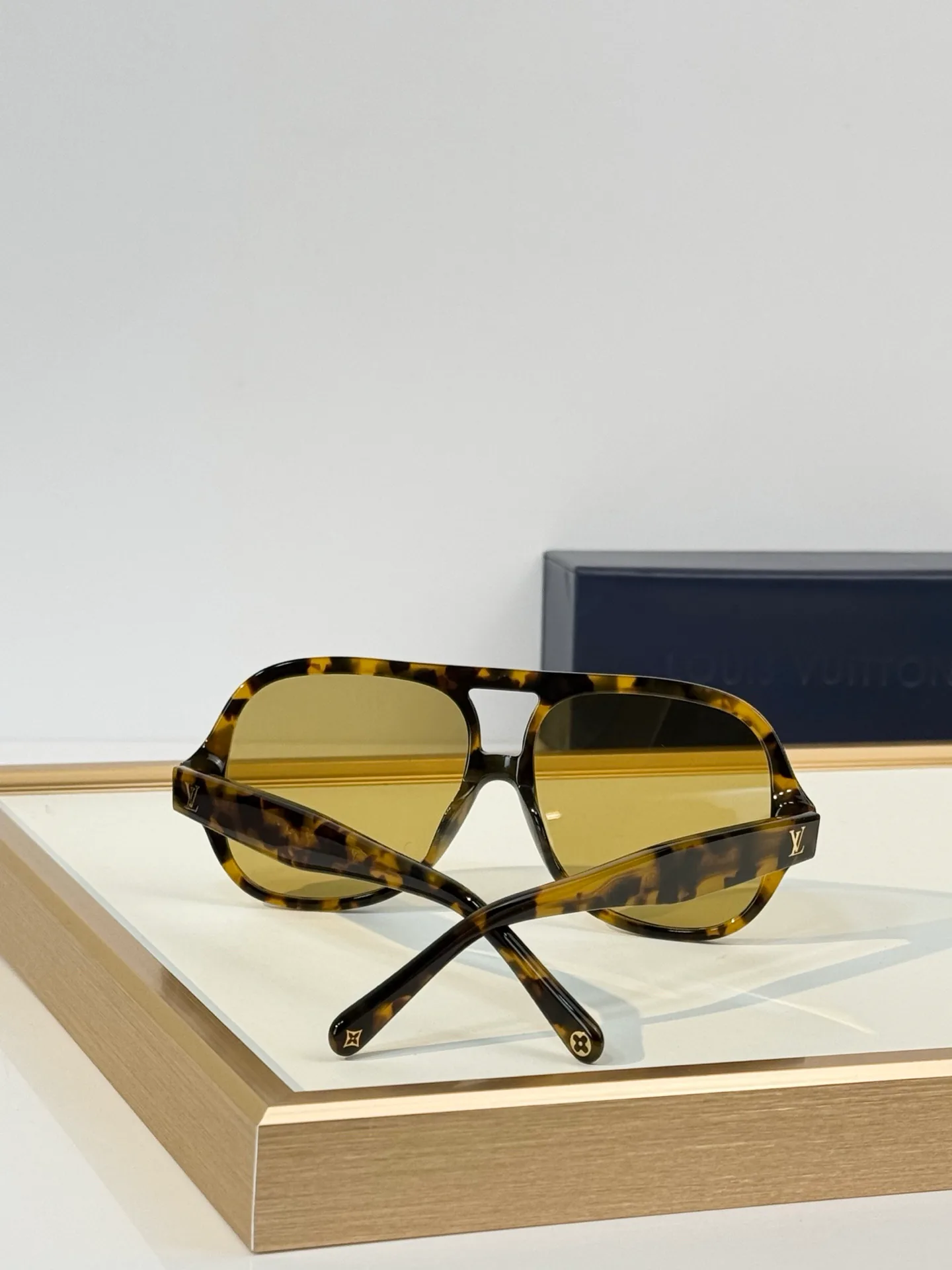 Очки Louis Vuitton 18201387