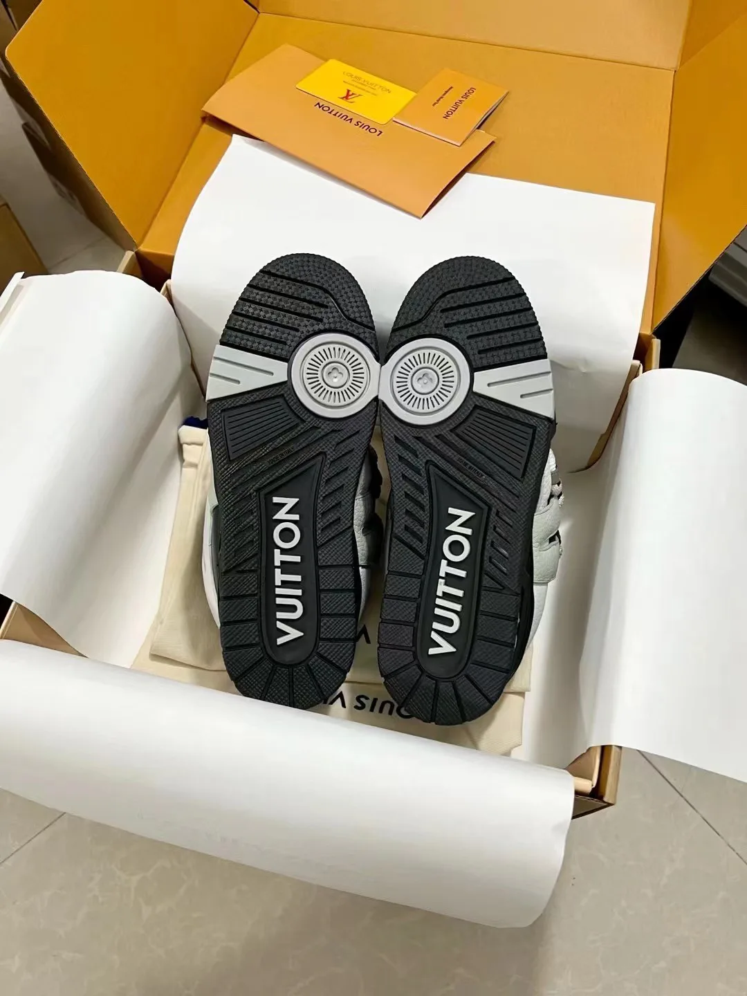 Кроссовки Женские Louis Vuitton 5665