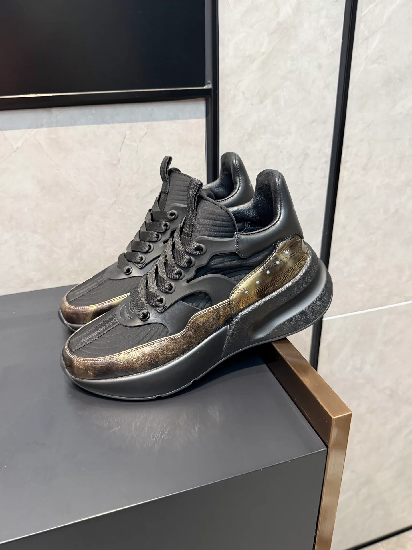 Кроссовки Женские Alexander Mcqueen 18363812
