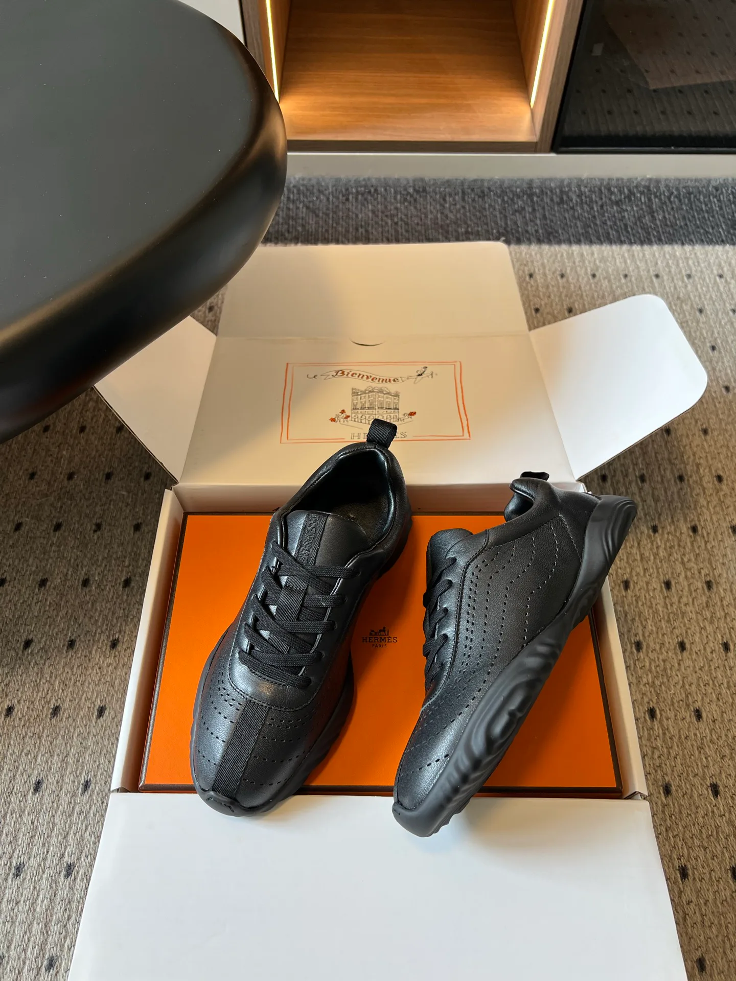 Кроссовки Женские Hermes 17625160