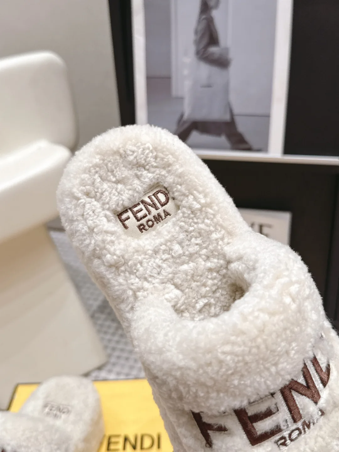 Тапочки Женские Fendi 18915335
