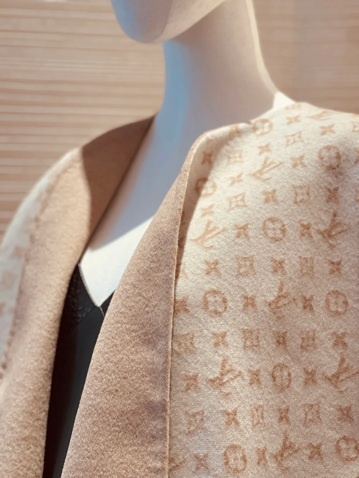 Пальто Женские Louis Vuitton 19578079