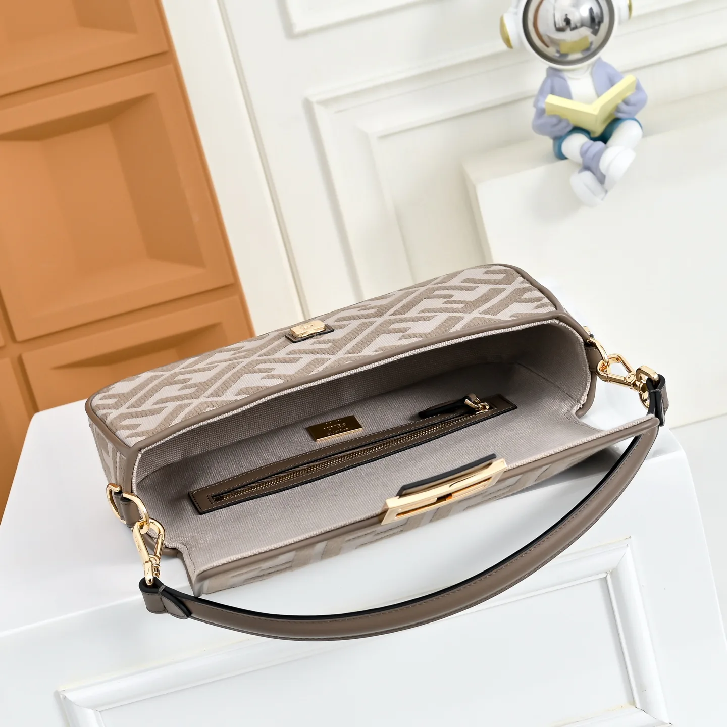 Классические Сумки Женские Fendi 18004263