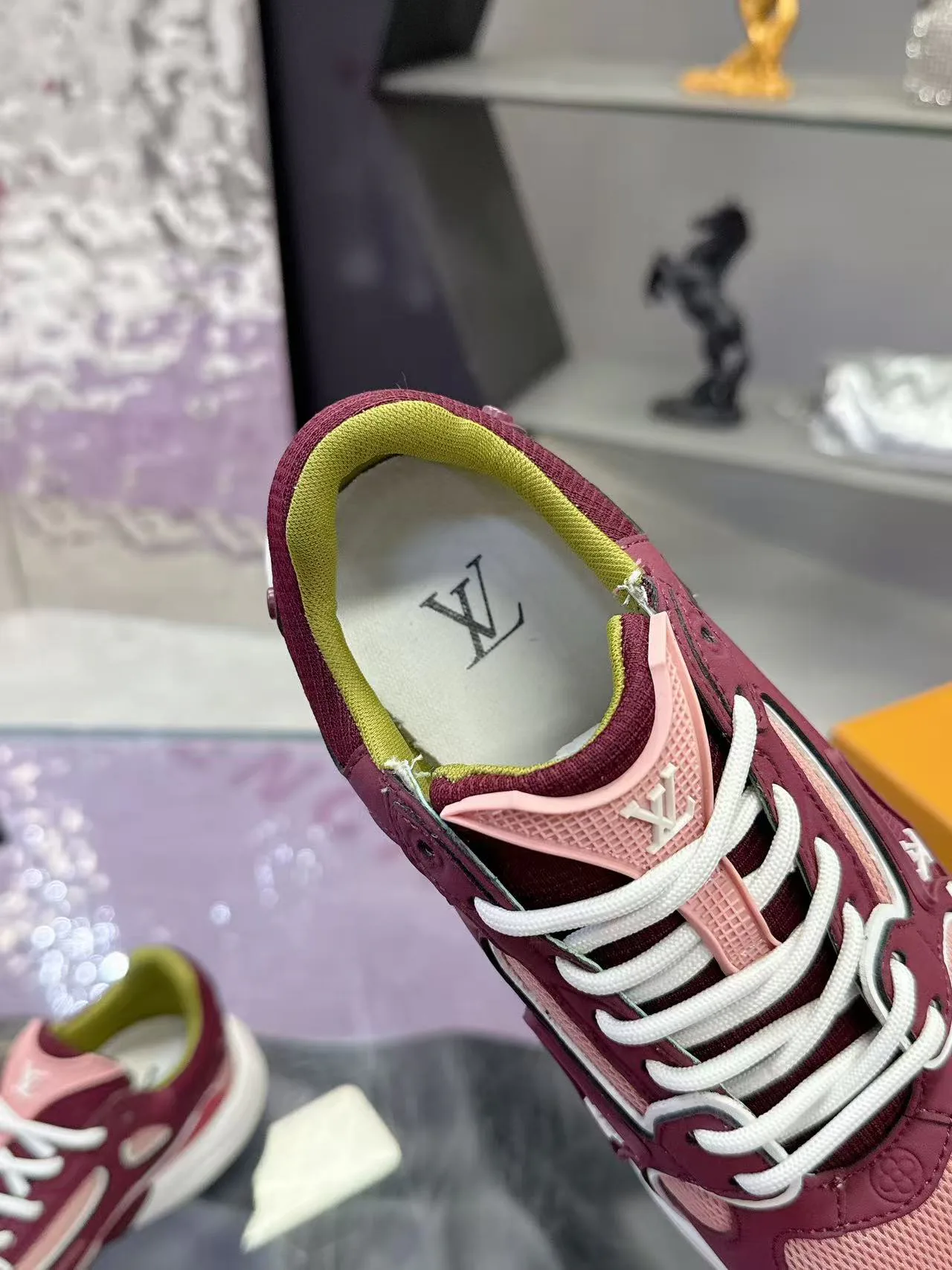 Кроссовки Женские Louis Vuitton 17530424