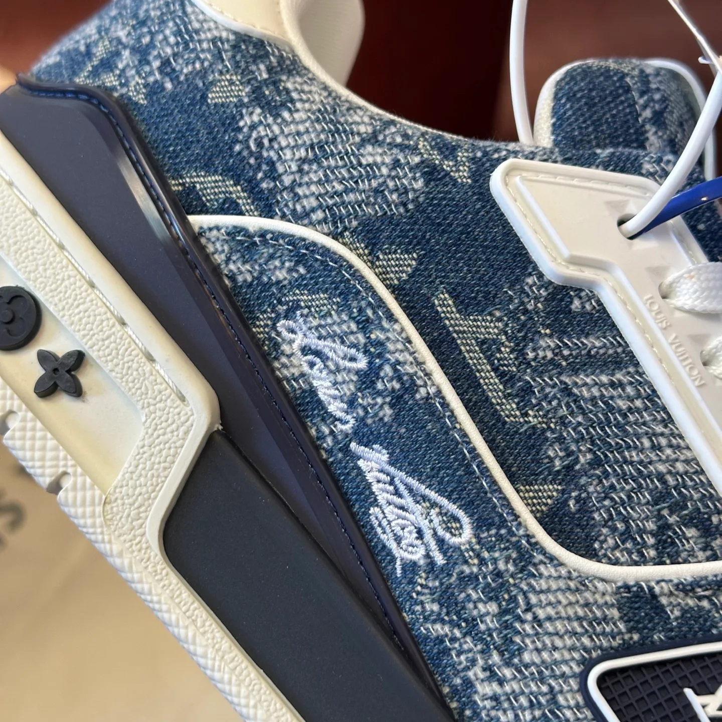 Кроссовки Женские Louis Vuitton 365075