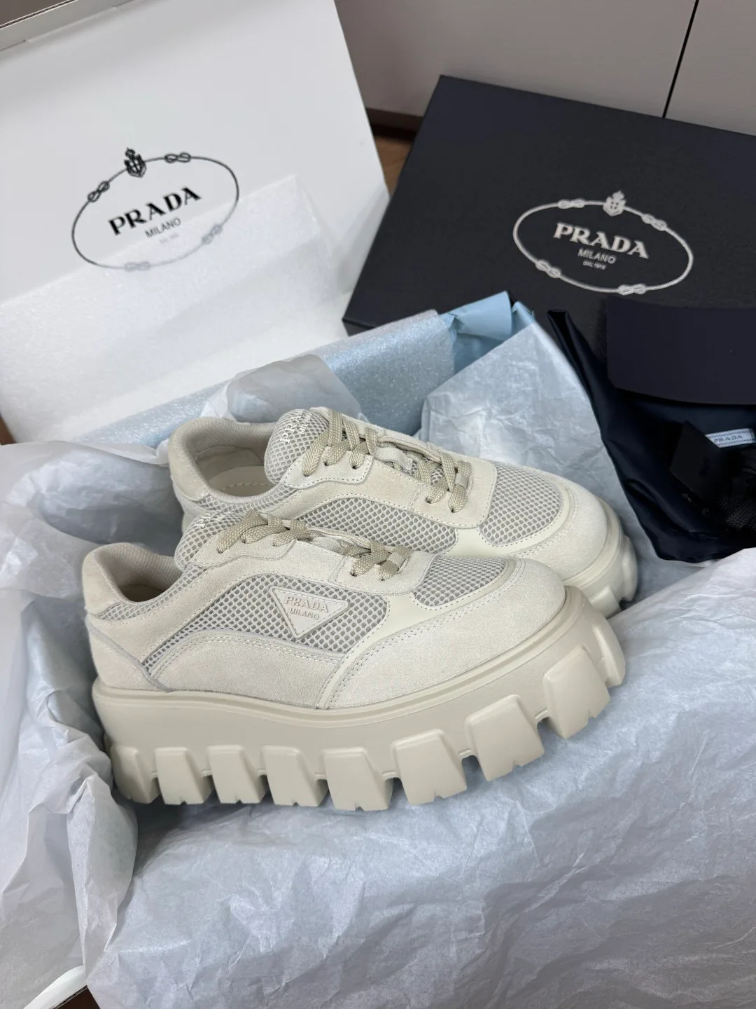 Кроссовки Женские Prada 18554593