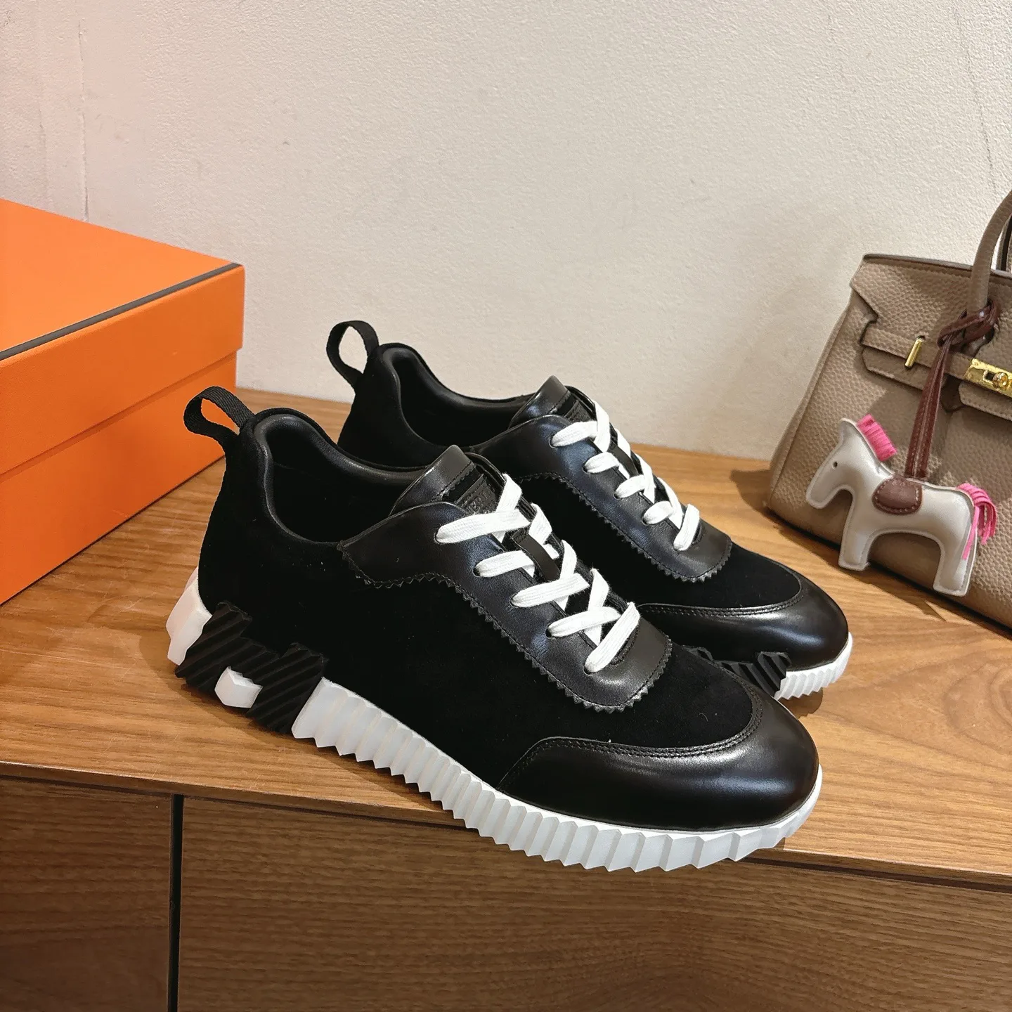 Кроссовки Женские Hermes 18729685