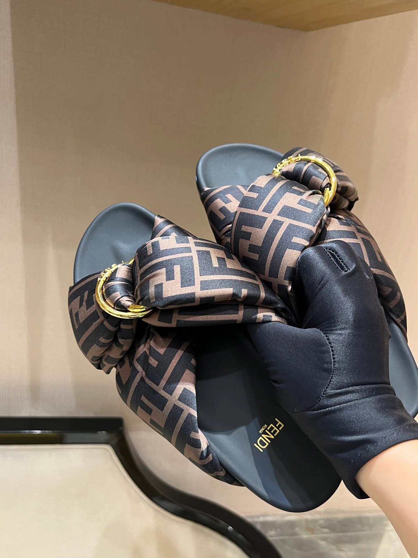 Шлепанцы Женские Fendi 68660