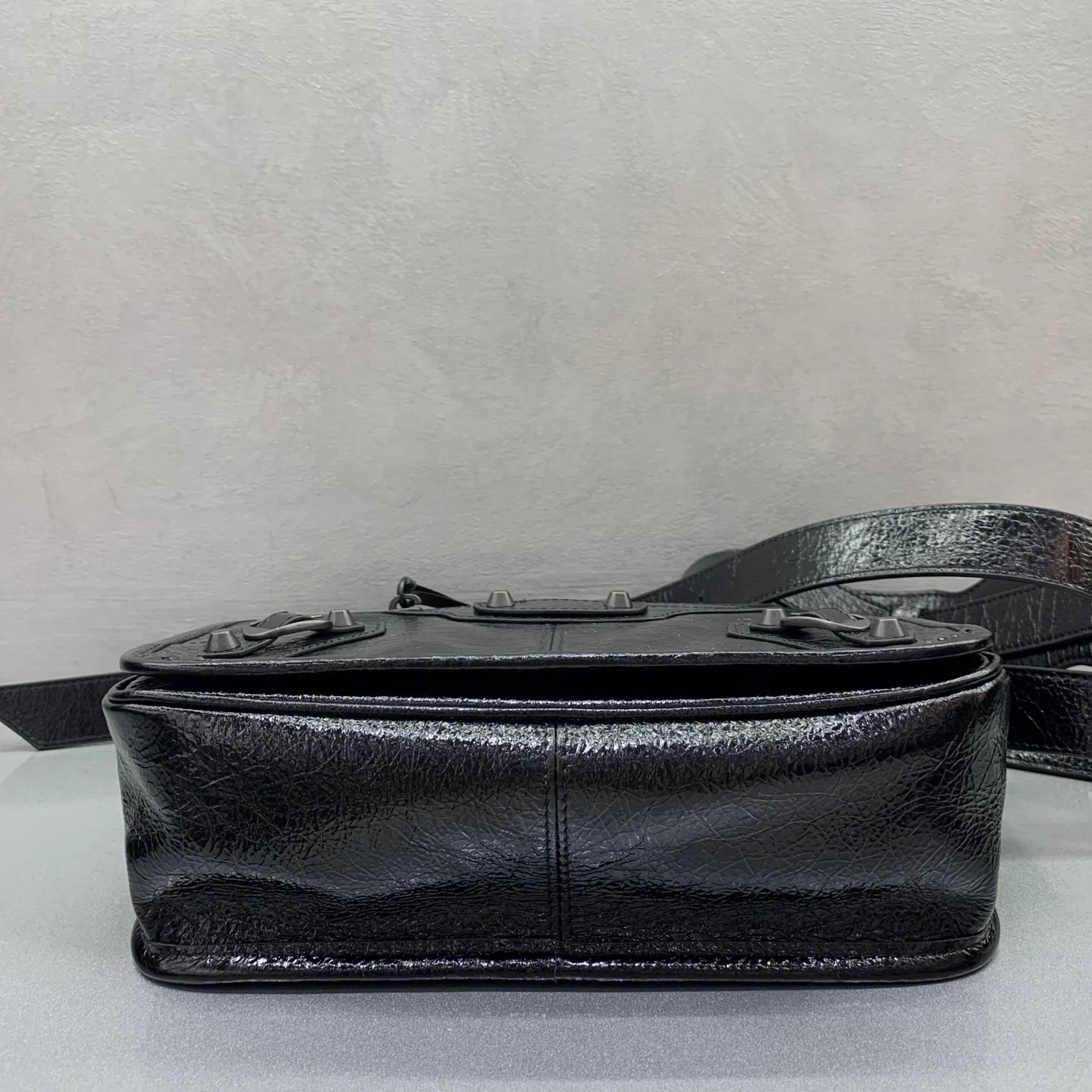 Сумки На Ремне Женские Balenciaga 18205669