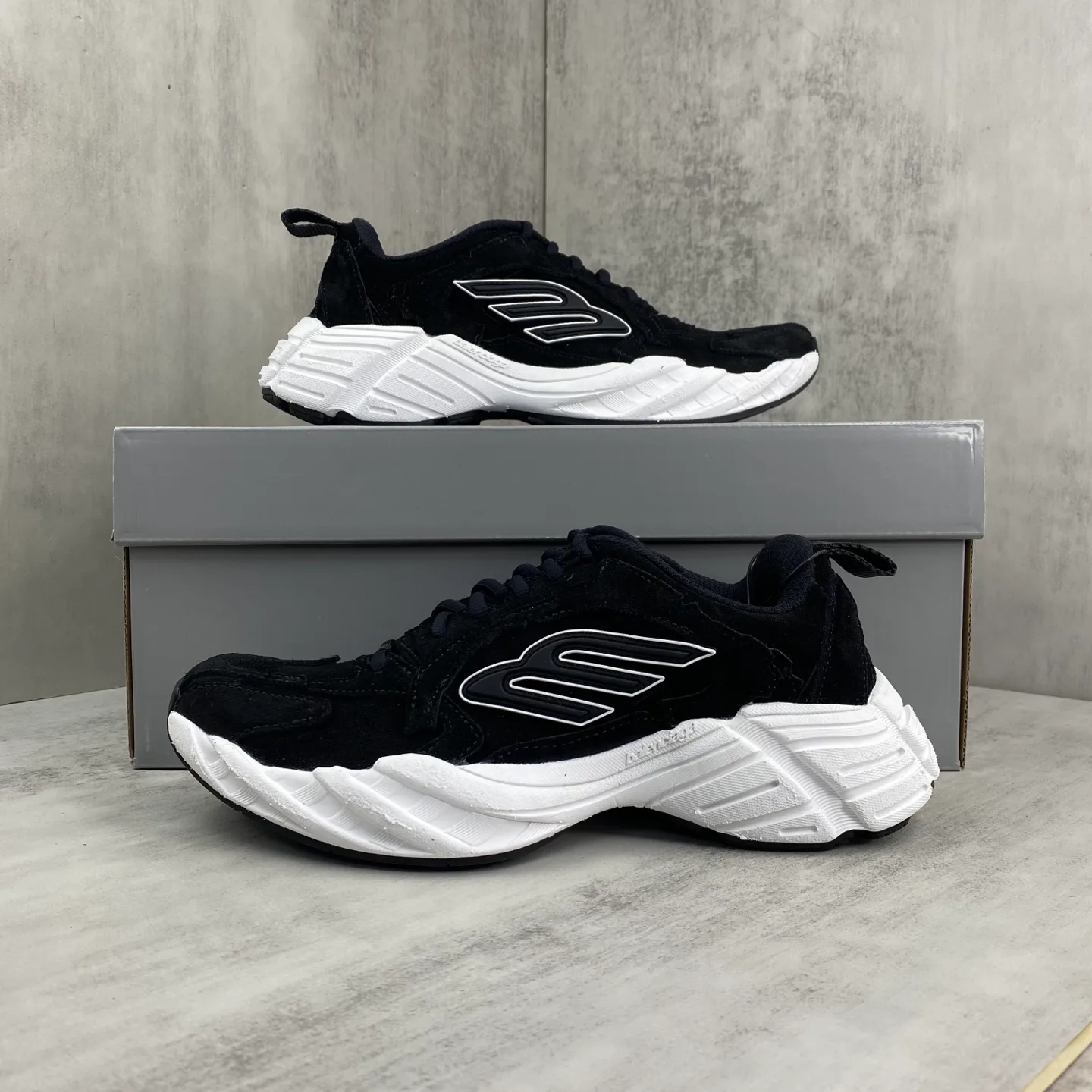 Кроссовки Женские Balenciaga 10240574