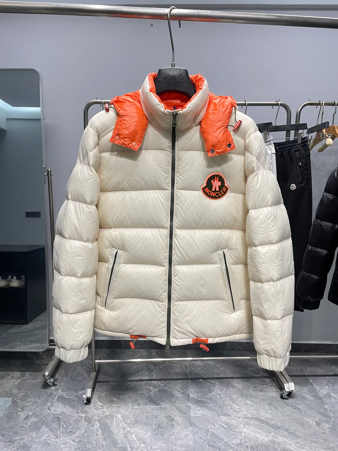 Куртки И Пуховики Мужские Moncler 1266751