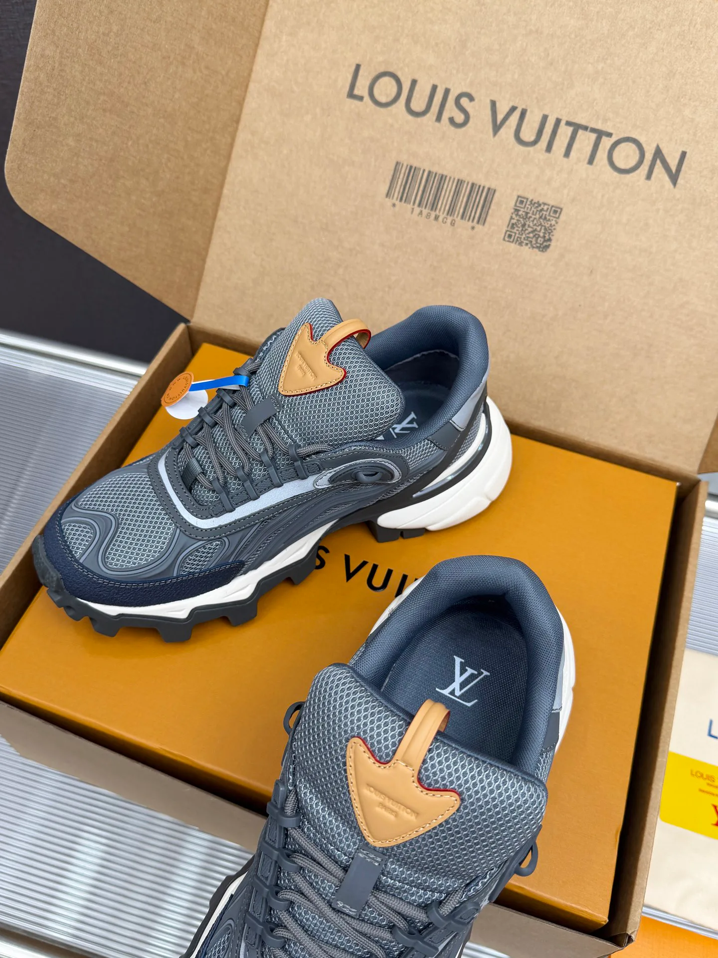 Кроссовки Женские Louis Vuitton 11679417