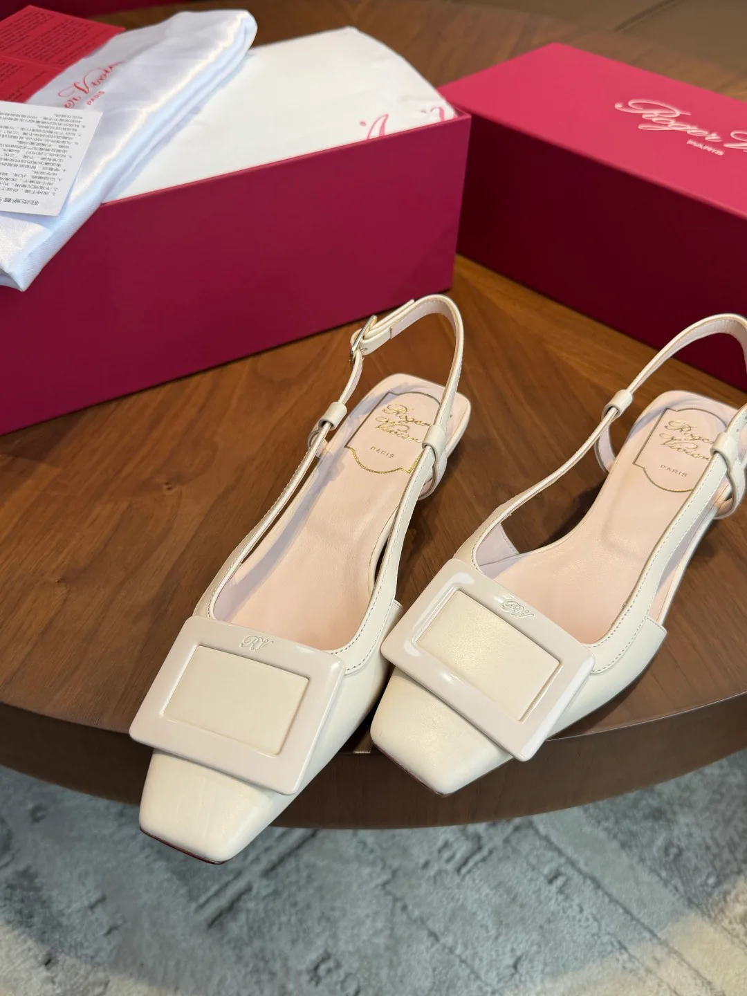 Босоножки Женские Roger Vivier 16848430