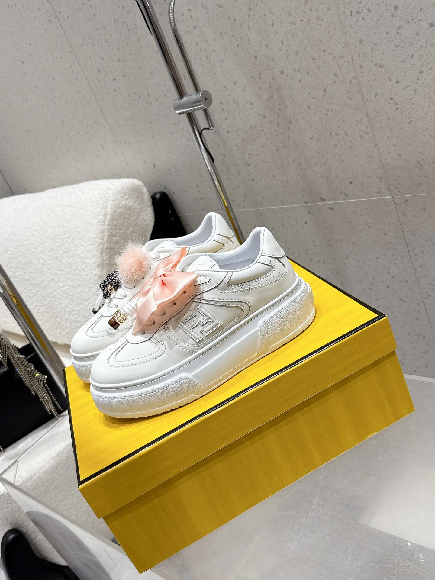 Кроссовки Женские Fendi 13078805