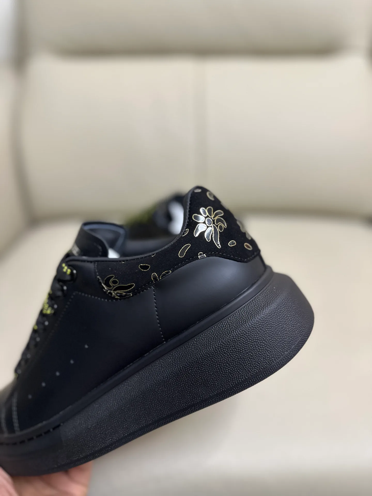 Кроссовки Женские Alexander Mcqueen 18616712
