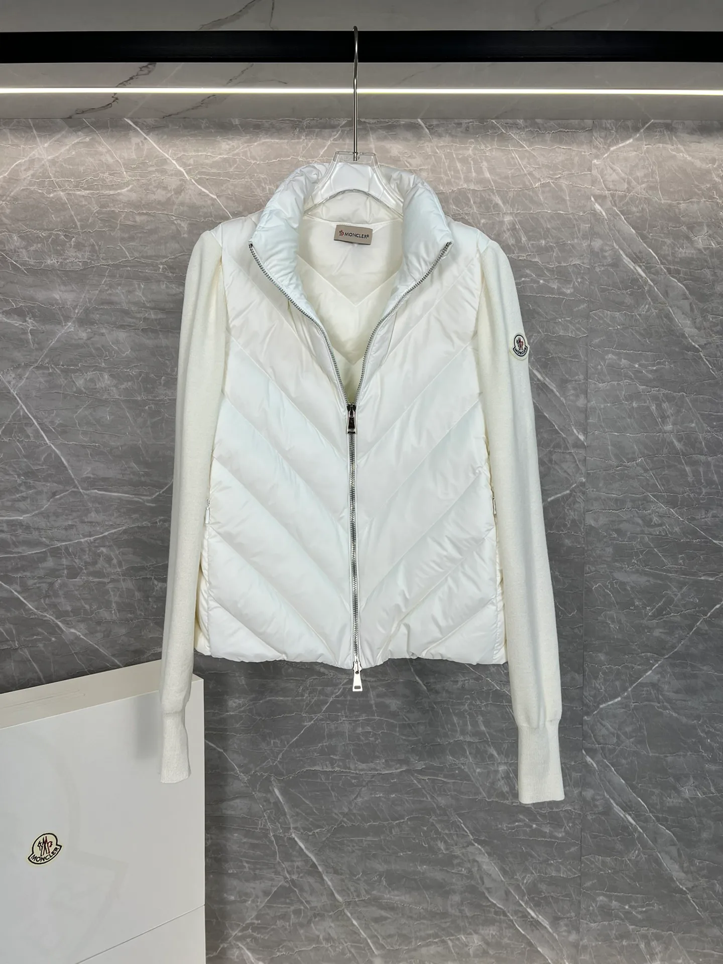 Куртки И Пуховики Женские Moncler 18599773