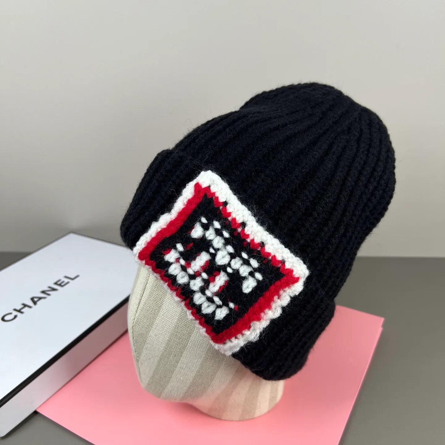 Головные Уборы Chanel 18093228