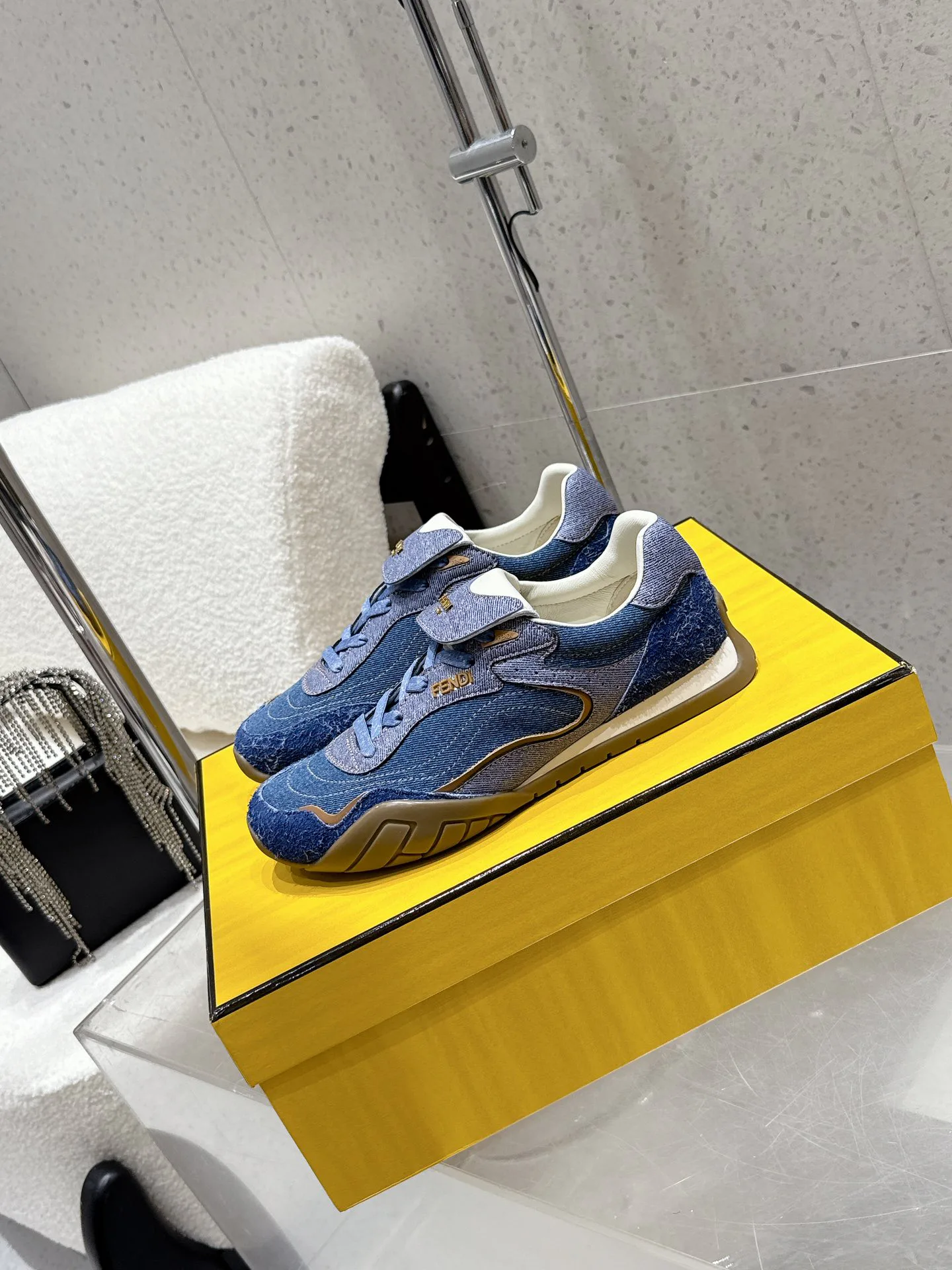 Кроссовки Женские Fendi 13078814