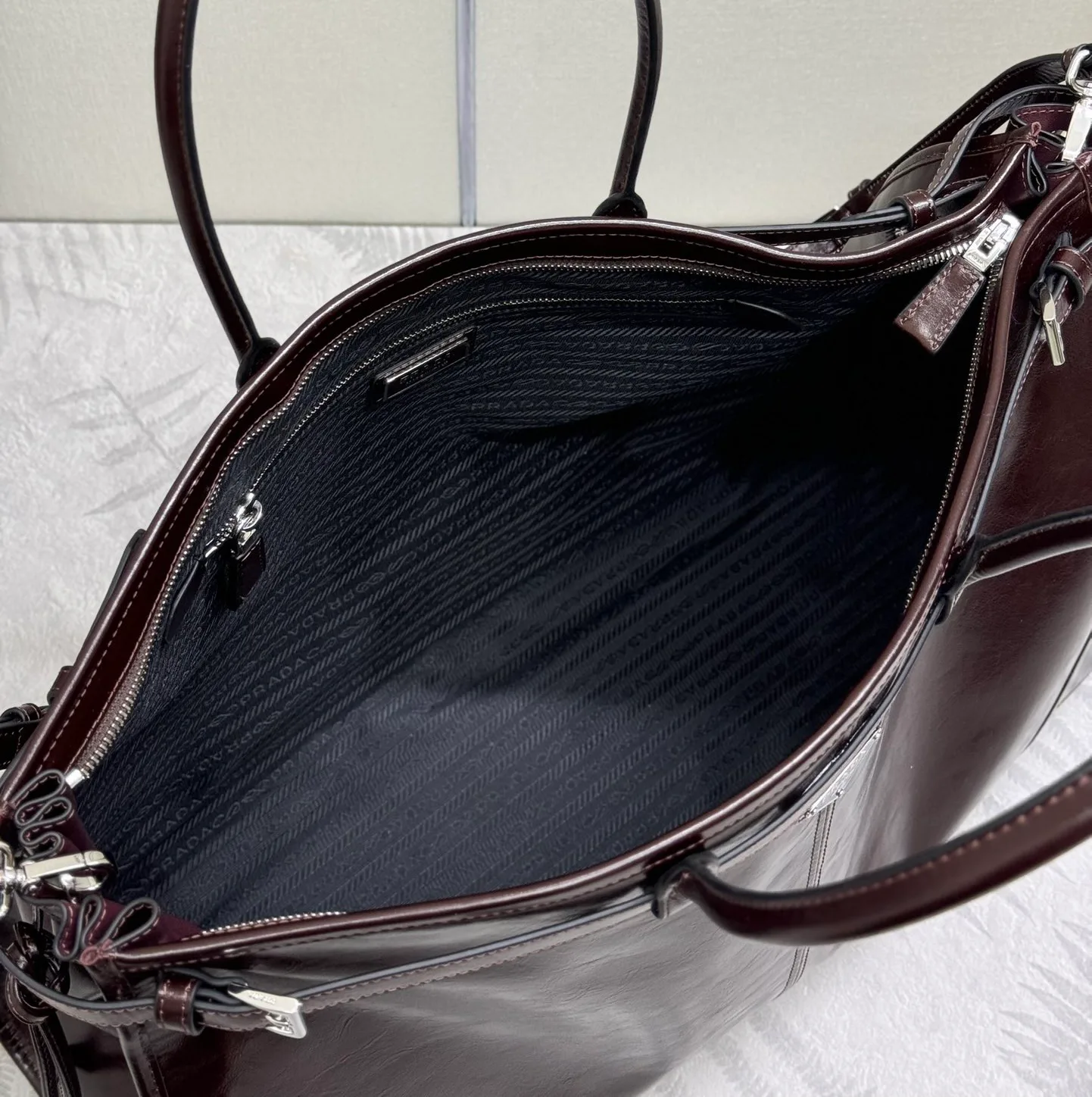 Классические Сумки Женские Prada 11462571