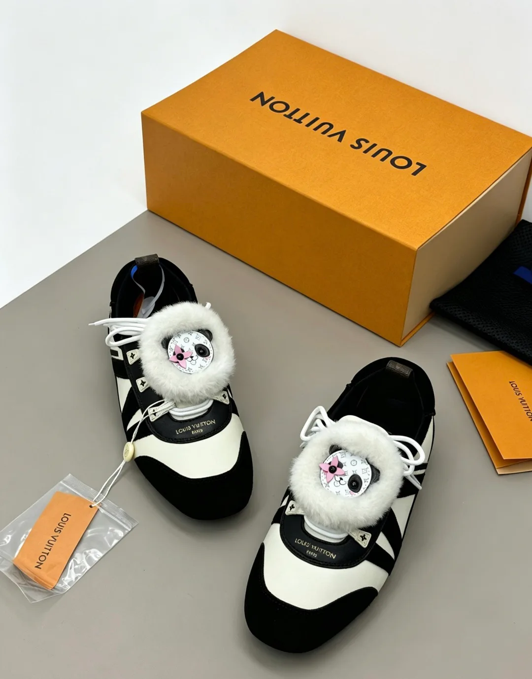 Кроссовки Женские Louis Vuitton 18006200