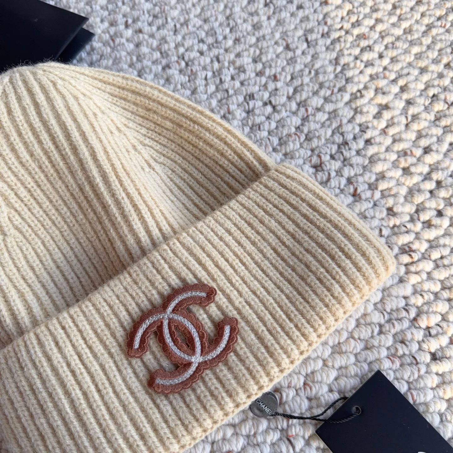 Головные Уборы Chanel 18450124