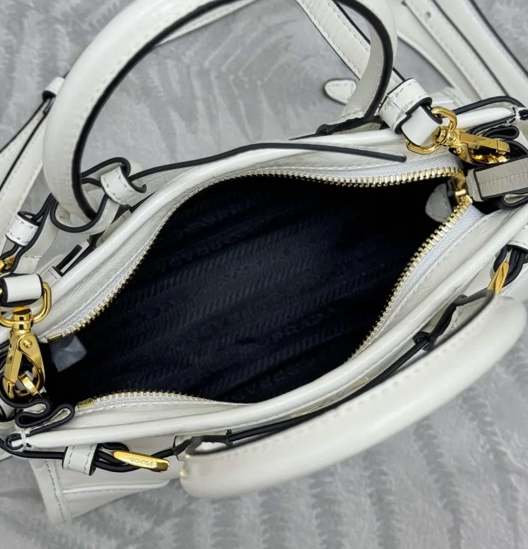 Сумки На Ремне Женские Prada 11682127