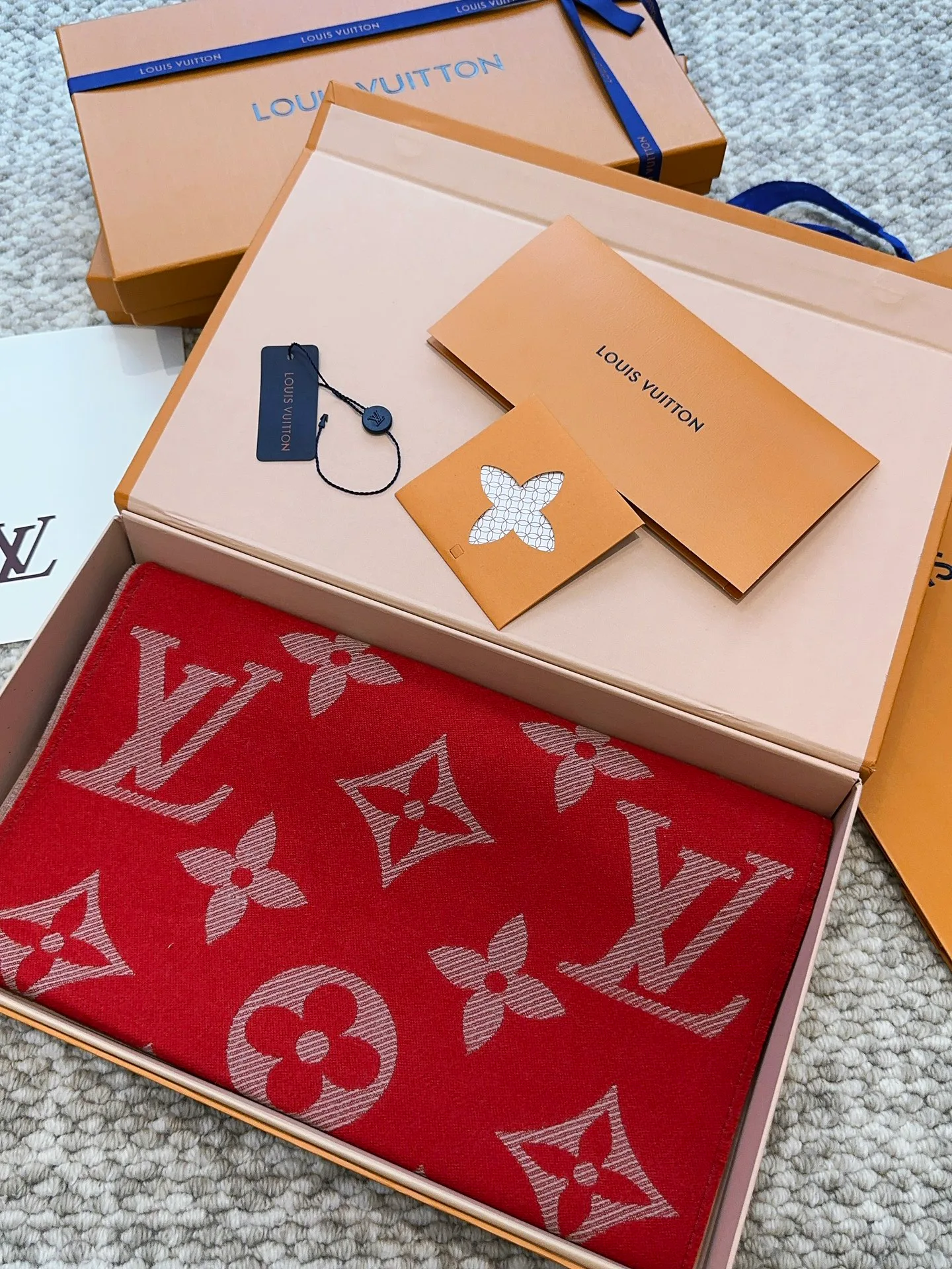 Шарфы Louis Vuitton 240447