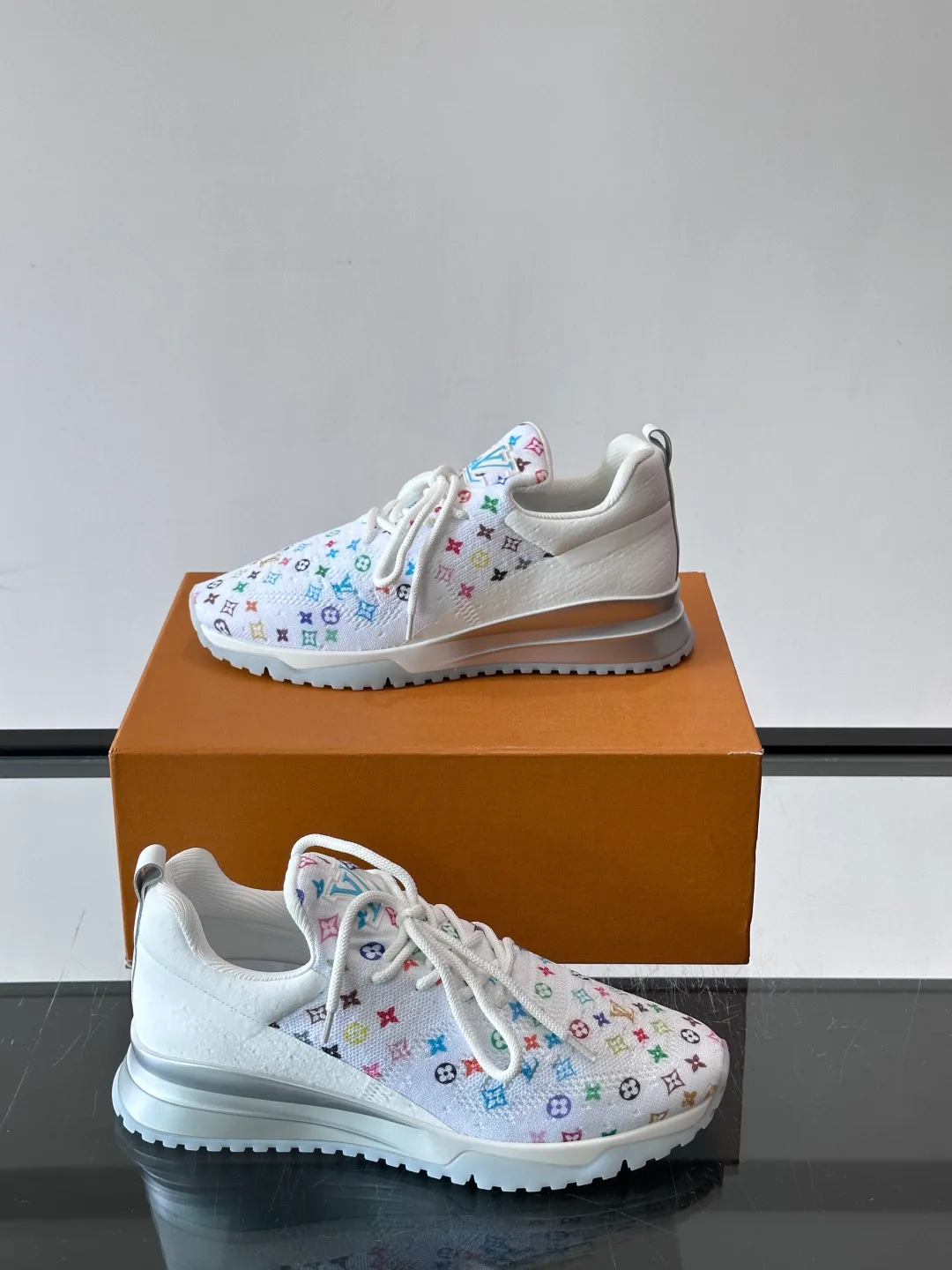 Кроссовки Мужские Louis Vuitton 17588576