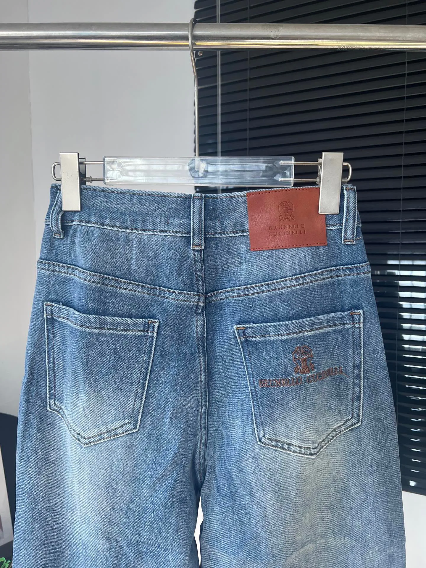 Джинсы Женские Brunello Cucinelli 18363360