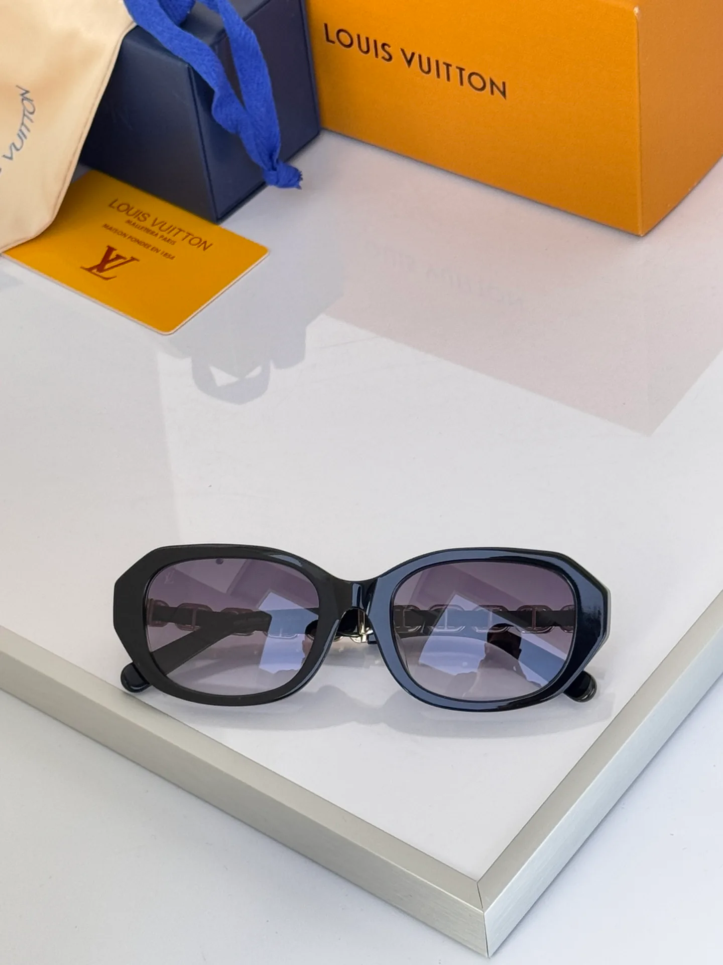 Очки Louis Vuitton 1973078