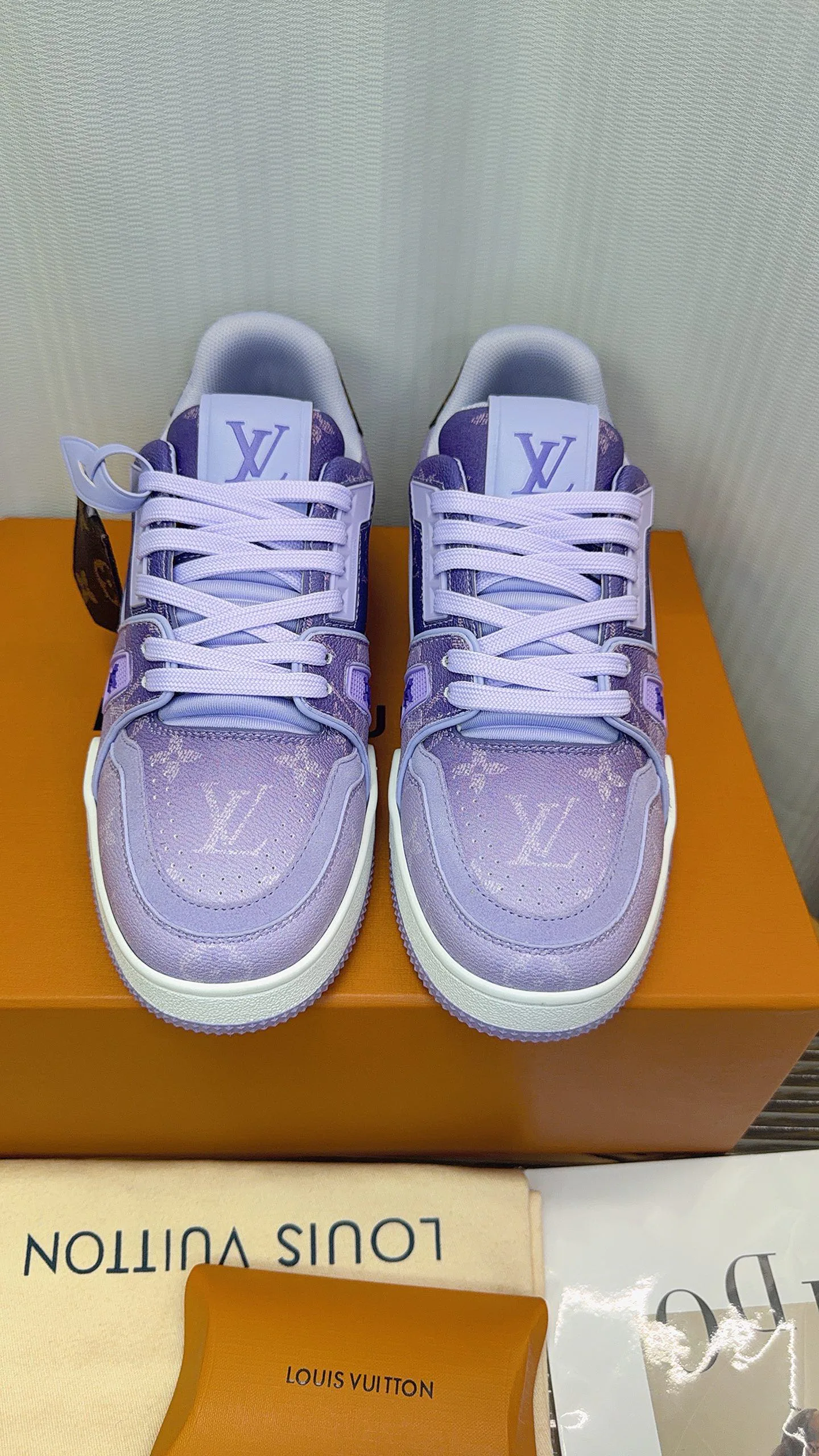 Кроссовки Женские Louis Vuitton 12156535