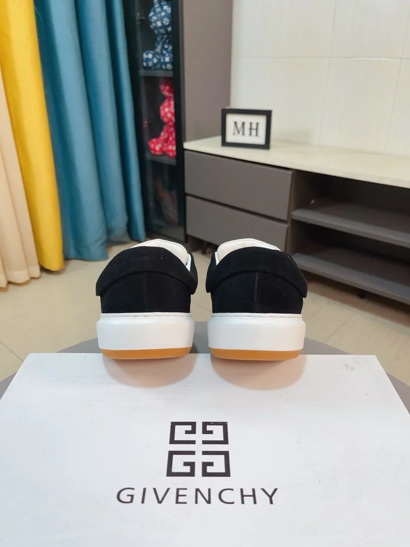 Кроссовки Женские Givenchy 18417399