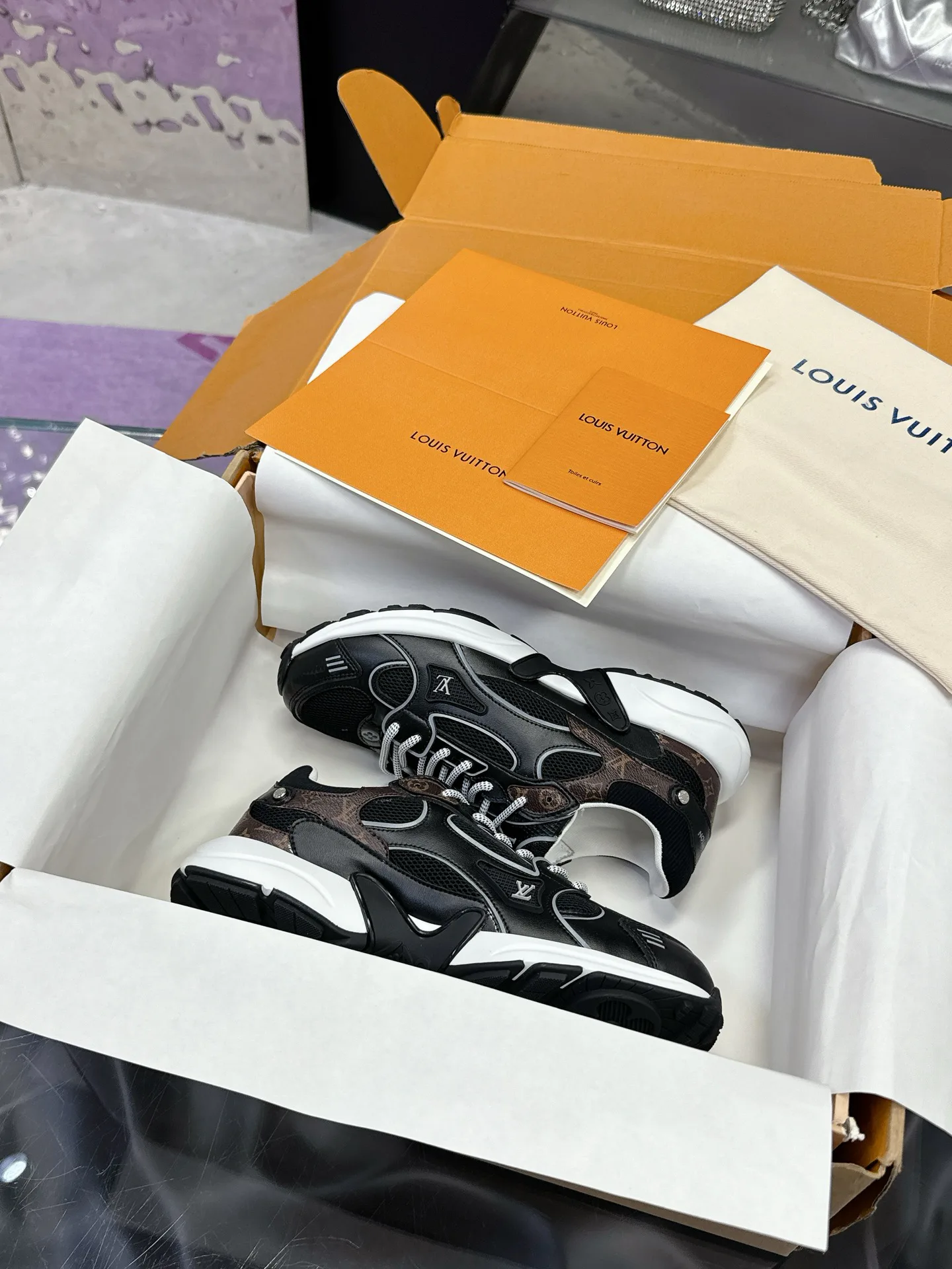Кроссовки Женские Louis Vuitton 17530429