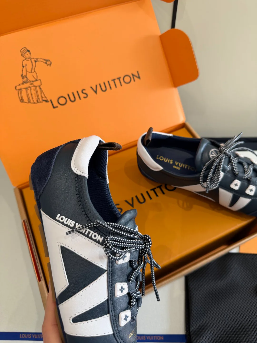 Кроссовки Женские Louis Vuitton 1450988