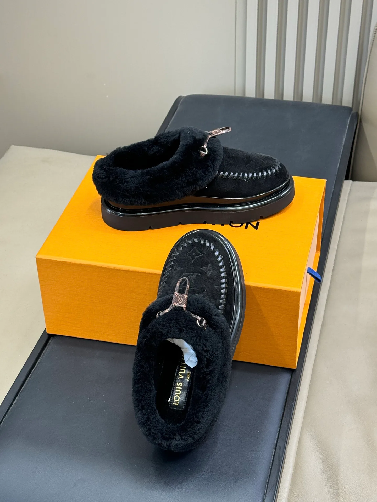 Тапочки Женские Louis Vuitton 808235