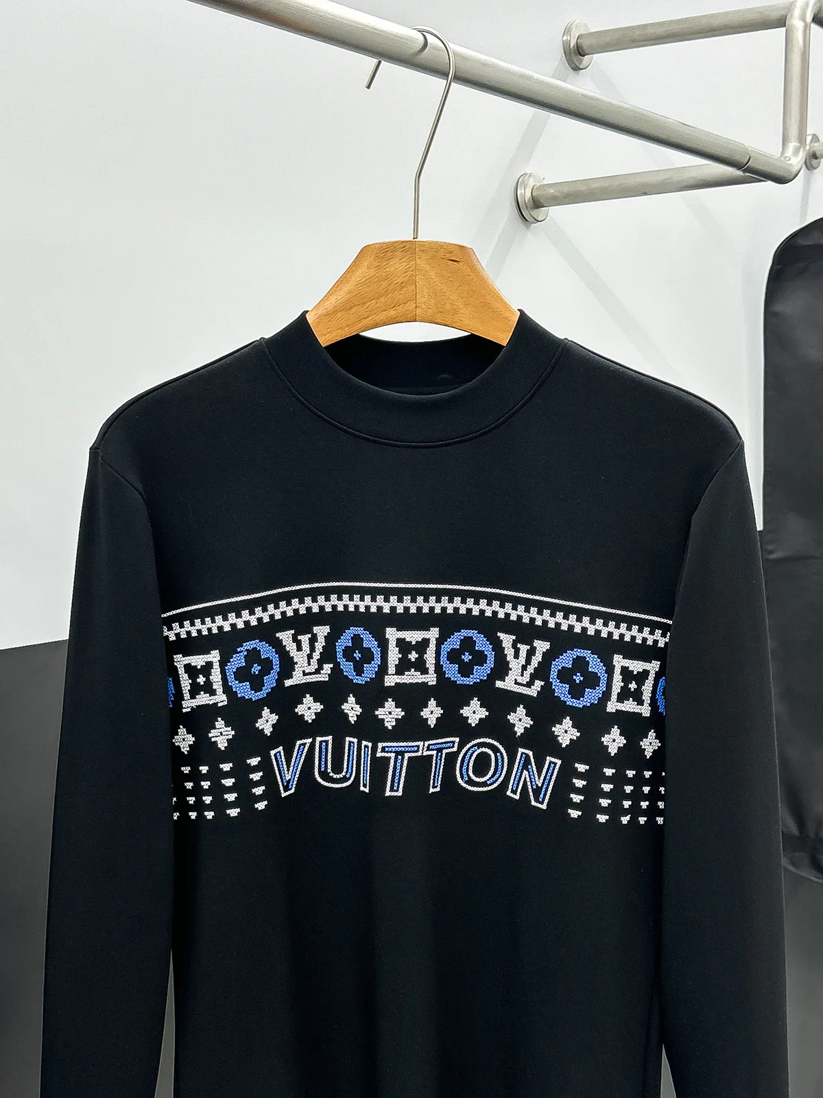 Лонгсливы Мужские Louis Vuitton 235300