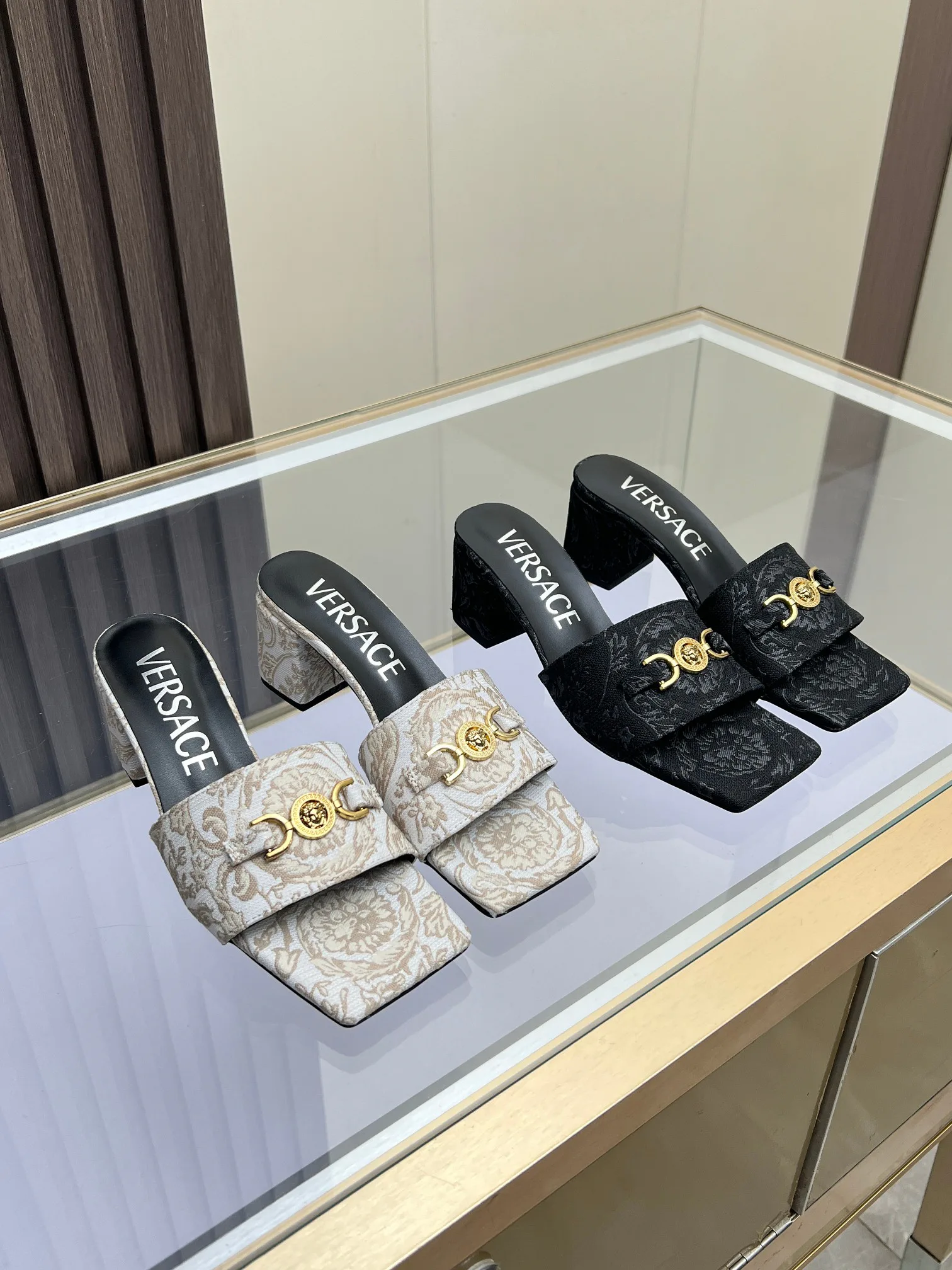Босоножки Женские Versace 18198224