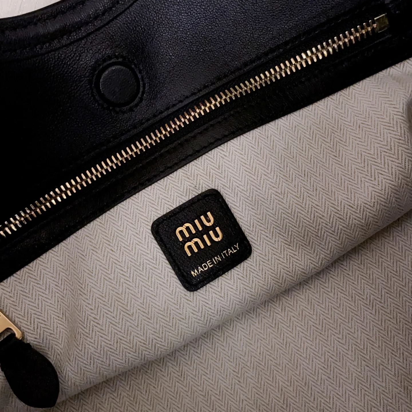 Классические Сумки Женские Miu Miu 18248086